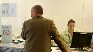 Profitul băncilor, umflat de 13 pagini de comisioane