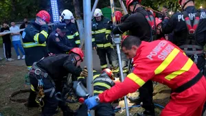 Un bărbat a căzut într-un canal dintr-un parc din Sectorul 4 al Capitalei