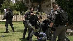 Ciocniri în zona moscheei Al-Aqsa, încăierări pe străzi în timpul unui marş din Ierusalim