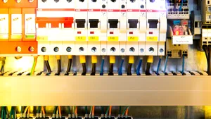 Siguranţă şi Eficienţă Energetică: Ghidul Complet pentru Tablouri Electrice şi Întrerupătoare (P)