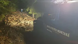 17 turişti au rămas blocaţi pe munte din cauza unei viituri produse în judeţul Argeş