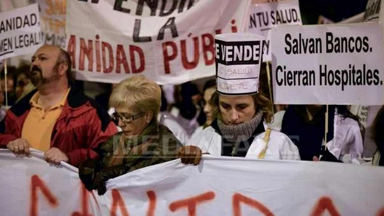 Medicii şi infirmierele protestează la Madrid faţă de măsurile de austeritate