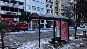 Explozie în centrul Atenei. A urmat un incendiu şi mai multe clădiri au fost distruse 