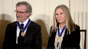 Barbra Streisand şi Steven Spielberg, premiaţi de Barack Obama - FOTO 