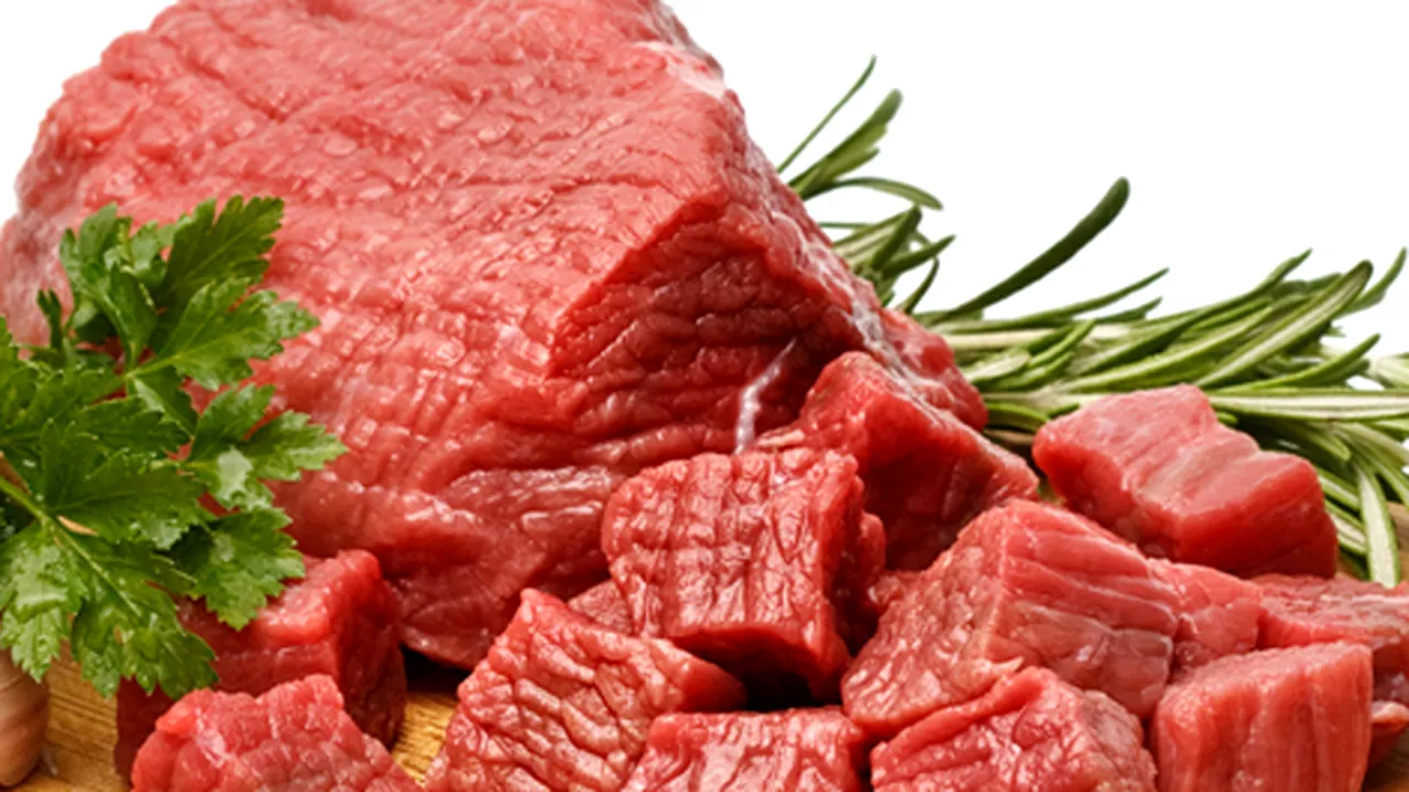 Administratorul firmei din Blaj care ar fi vândut carne de cal etichetată ca vită, cercetat penal