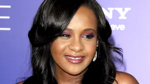 Zeci de persoane, la o ceremonie funerară organizată pentru Bobbi Kristina Brown