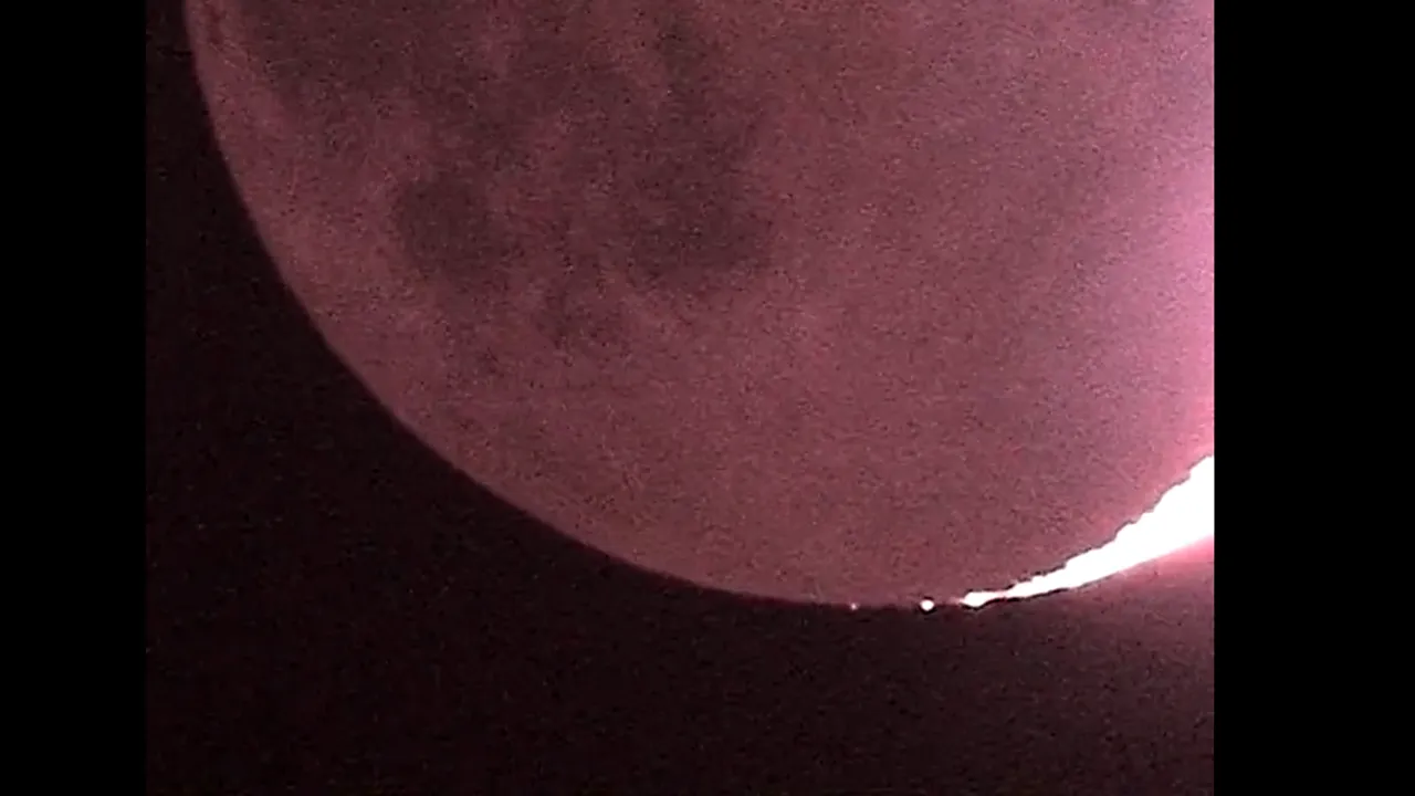 Prăbuşirea unor meteoriţi pe lună, surprinsă de un astronom japonez