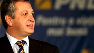 Fenechiu le va cere lui Boc şi Băsescu să prezinte PNL o ofertă de guvernare