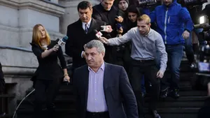 Fraţii Becali se întorc la închisoare, Cristian Borcea - achitat. Judecătorii au dat sentinţa definitivă în dosarul mitei pentru transferuri: Geanina Terceanu-7 ani de închisoare, Victor Becali -5 ani şi 8 luni, Ioan Becali - 3 ani
