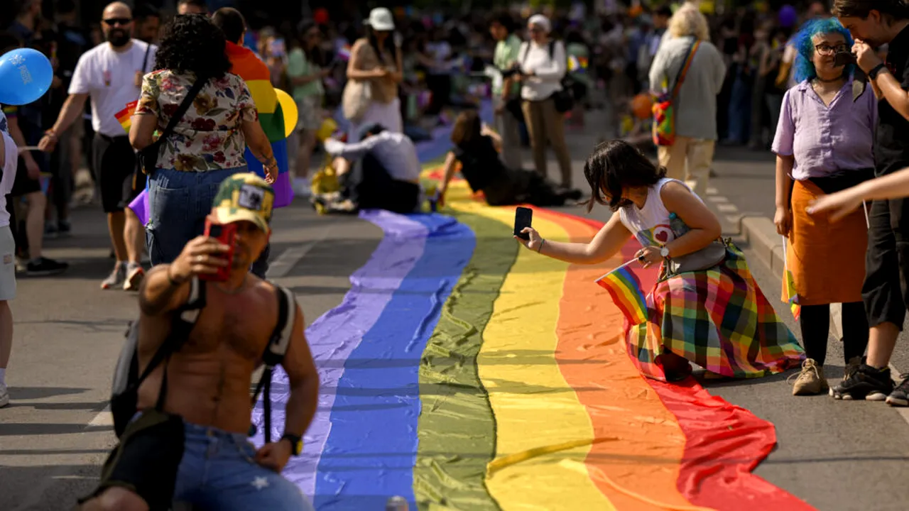 Trei persoane cu spray lacrimogen, depistate de jandarmi la Pride Park