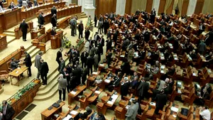 Vezi aici ce politicieni importanţi au absentat de la învestirea Guvernului Boc!