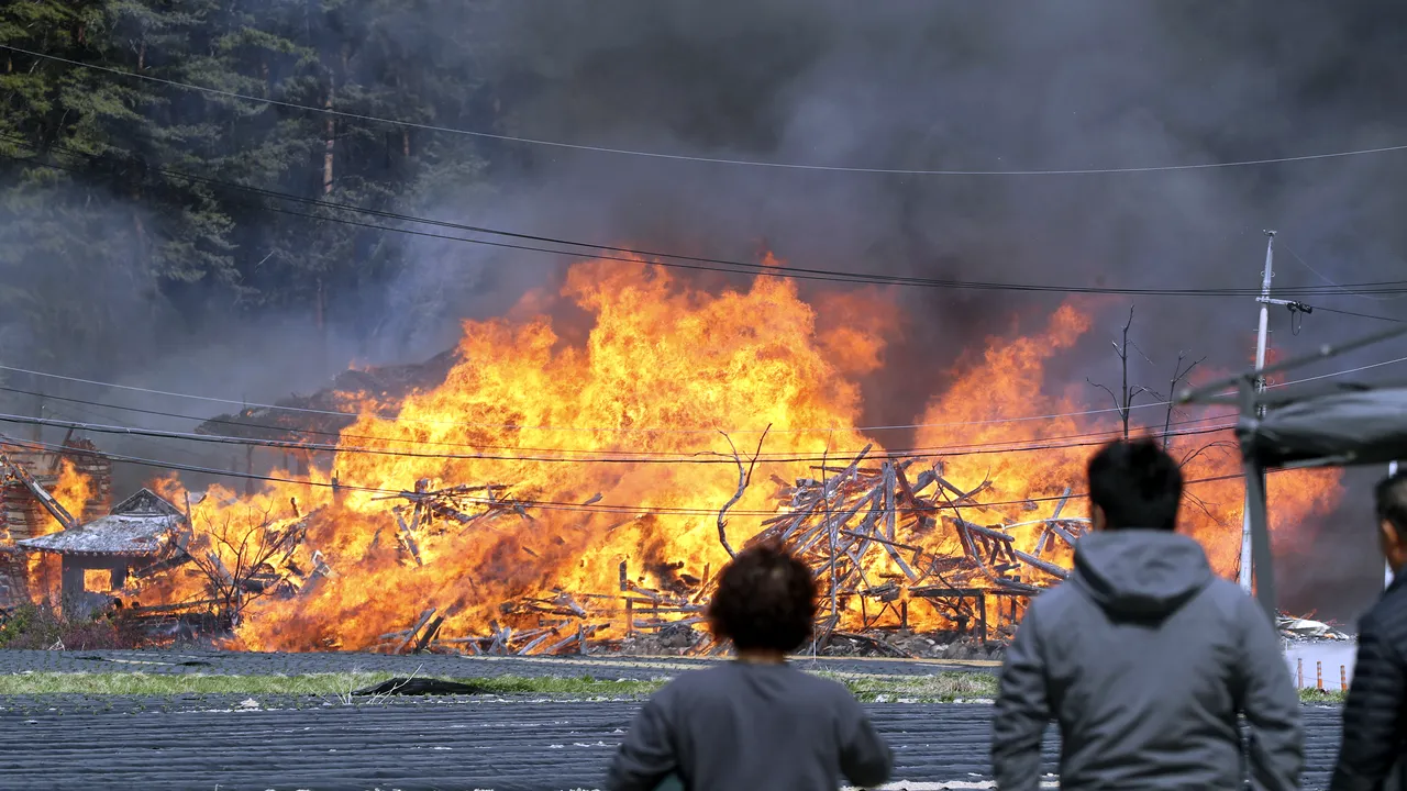 Un incendiu din Coreea de Sud a evacuat 500 de locuitori