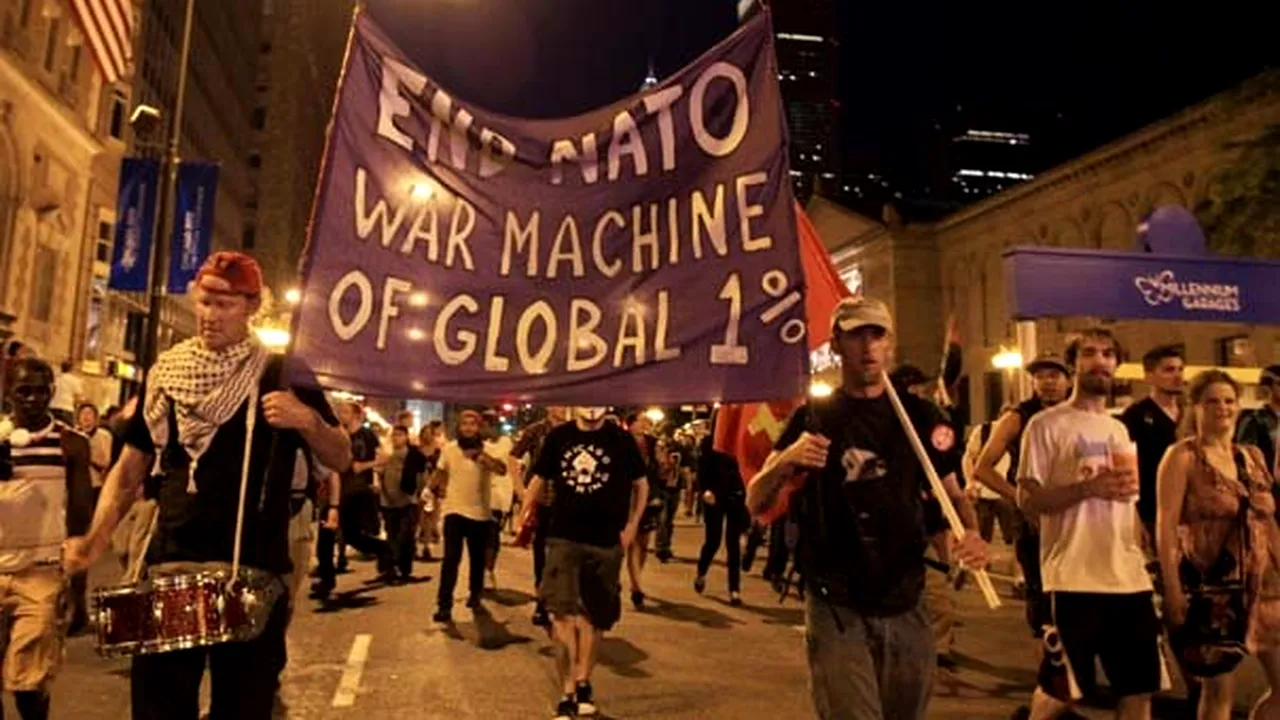 Summitul NATO: Sute de activişti pacifişti şi anticapitalişti protestează la Chicago