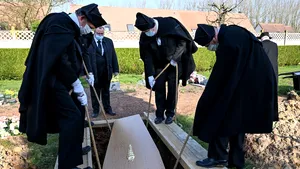 Francezii, furioşi faţă de guvern şi elite în criza COVID-19: „Ştiau şi au decis să ne sacrifice. Niciun test pentru săraci”