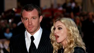 Guy Ritchie doreşte să îşi păstreze copiii în Marea Britanie