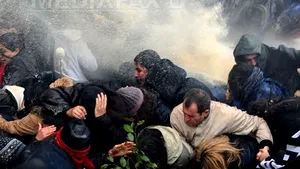 Poliţia turcă a luat cu asalt birourile unui grup de presă de opoziţie, înaintea alegerilor