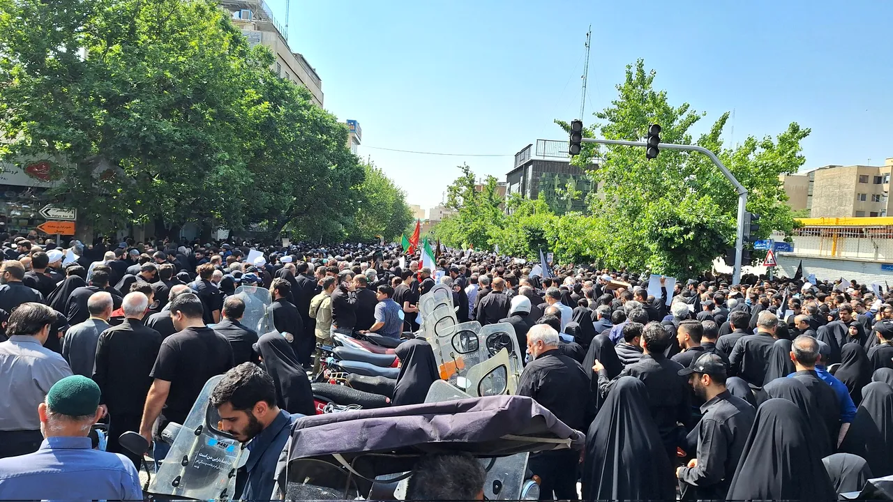 COMENTARIU Lelia Munteanu: Funeraliile lui Ebrahim Raisi, între solemnitate cernită şi glume macabre