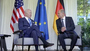 Statele Unite şi Germania vor bloca, la summitul NATO, discuţiile privind admiterea Ucrainei