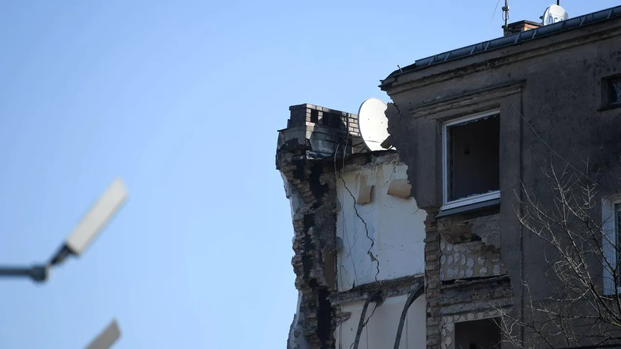 Prăbuşire a unui bloc de apartamente din Poznan, Polonia: cel puţin patru morţi şi 22 de răniţi