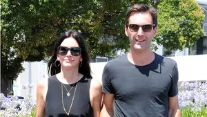Actriţa Courteney Cox s-a logodit cu chitaristul trupei Snow Patrol