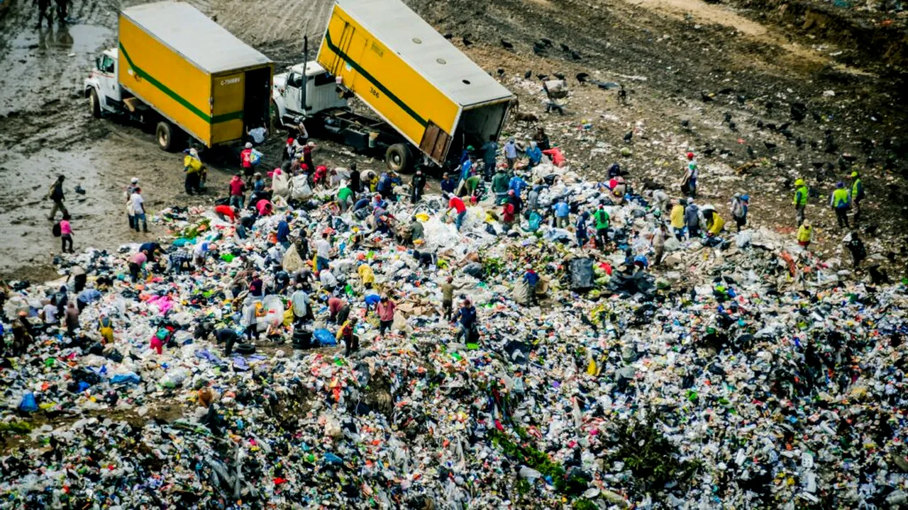 Primăriile din țară, amendate de Garda de Mediu pentru că nu gestionează deșeurile la nivel local