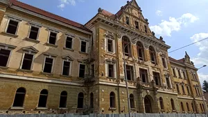 Începe proiectarea Tribunalului Sibiu, care este în ruină de 13 ani
