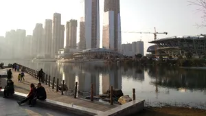 A avut zile. O femeie a fost scoasă vie din moloz după 6 zile de la prăbuşirea unei clădiri 