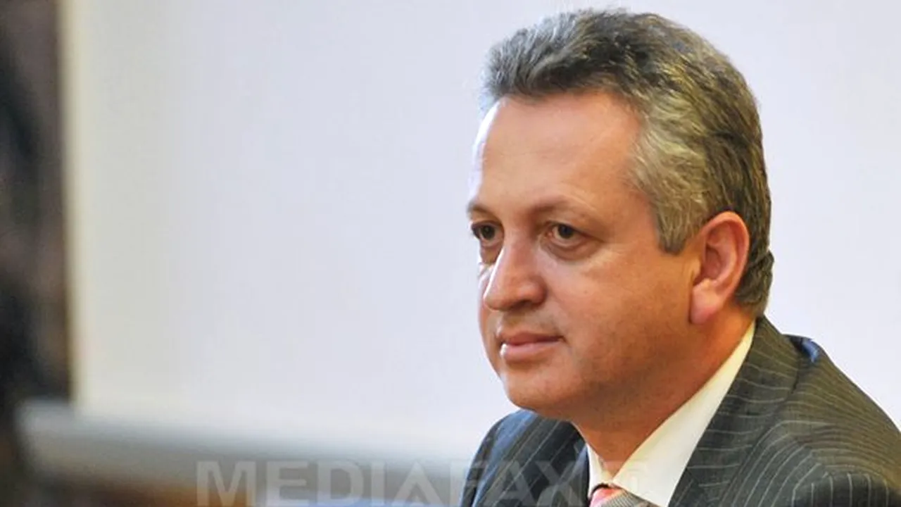 Ponta: Fenechiu răspunde politic de neîndeplinirea obiectivelor privind POS Transport şi CFR Marfă