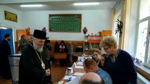 Arhiepiscopul Dunării de Jos, IPS Casian, a încurcat secţiile de votare 