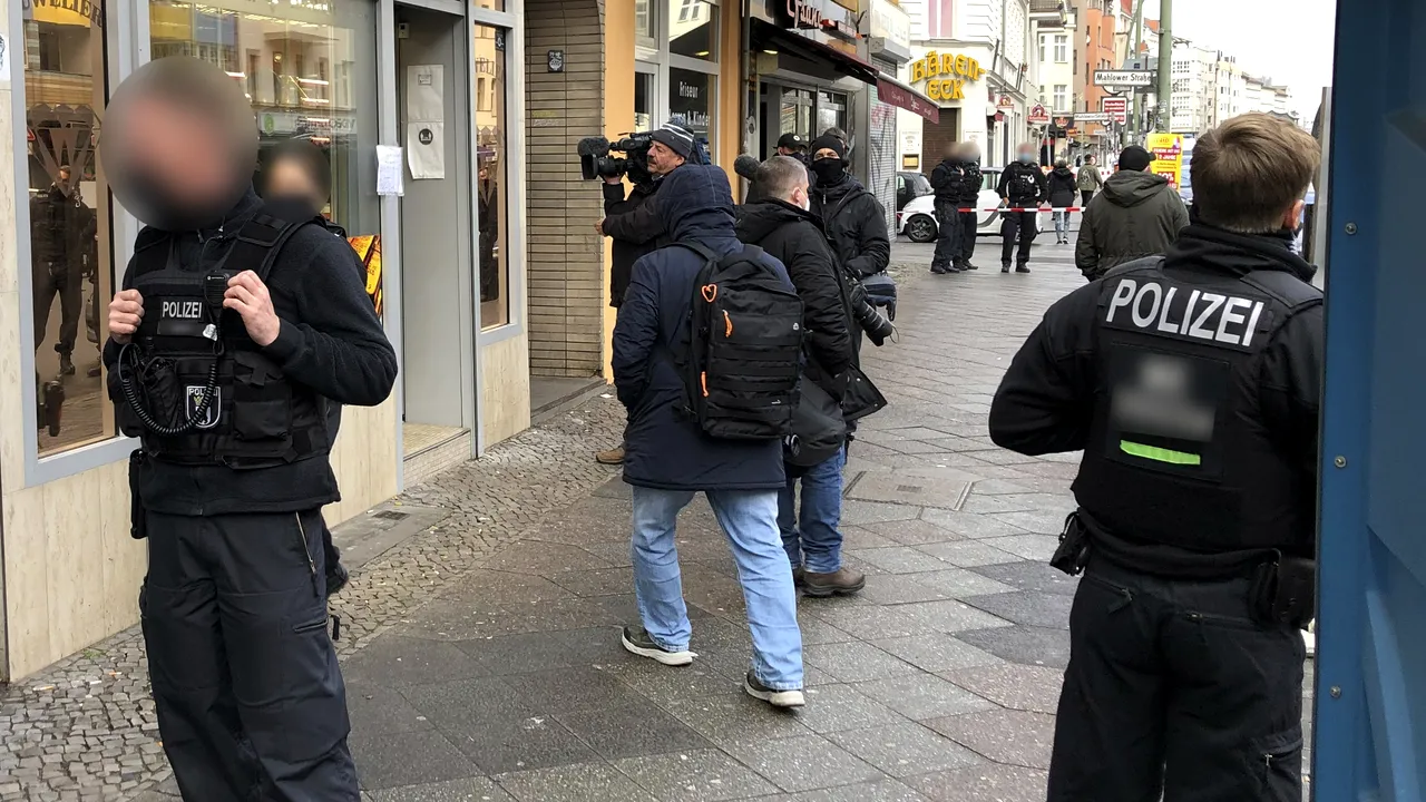 Poliţiştii din Berlin, în „goana după aur”: O monedă uriaşă, realizată din 100 de kilograme de metal preţios, a fost furată din muzeu