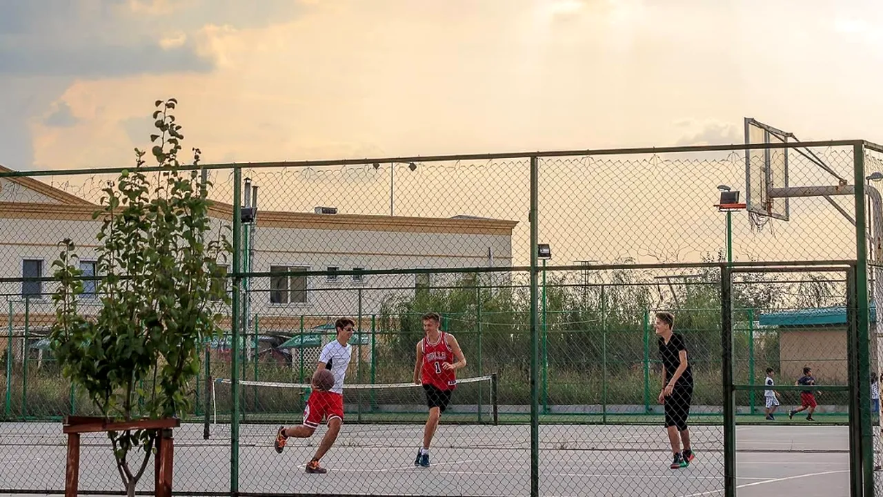 Sport la cinci minute de casă: stil de viață activ în Cosmopolis