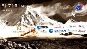 FOTO Condiţiile meteo amână premiera mondială pentru alpiniştii Torok Zsolt şi Vlad Căpuşan