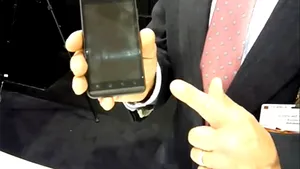 Telefonul 3D pentru care nu ai nevoie de ochelari a fost lansat la Barcelona - VIDEO