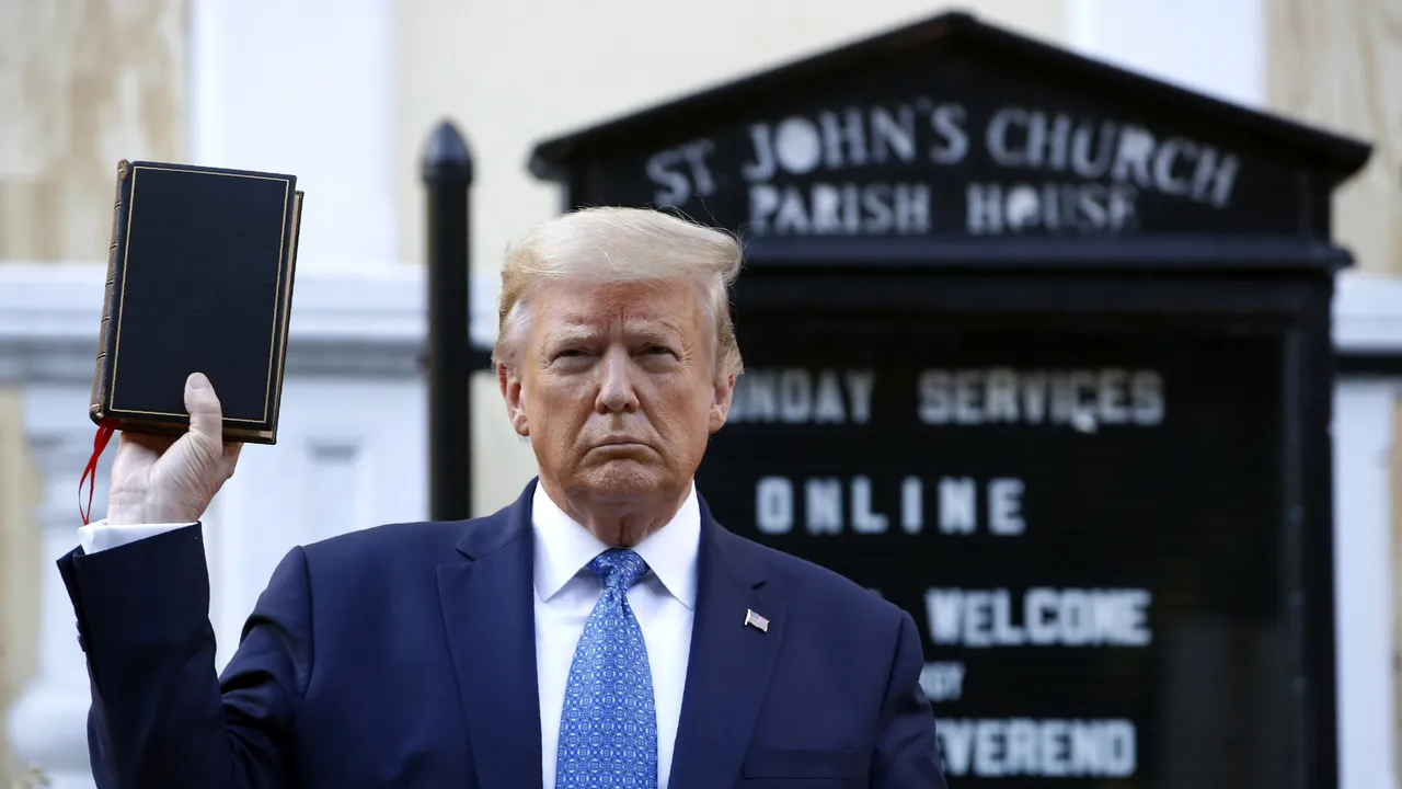 Donald Trump a dus acasă 15 cutii cu secrete de la Casa Albă