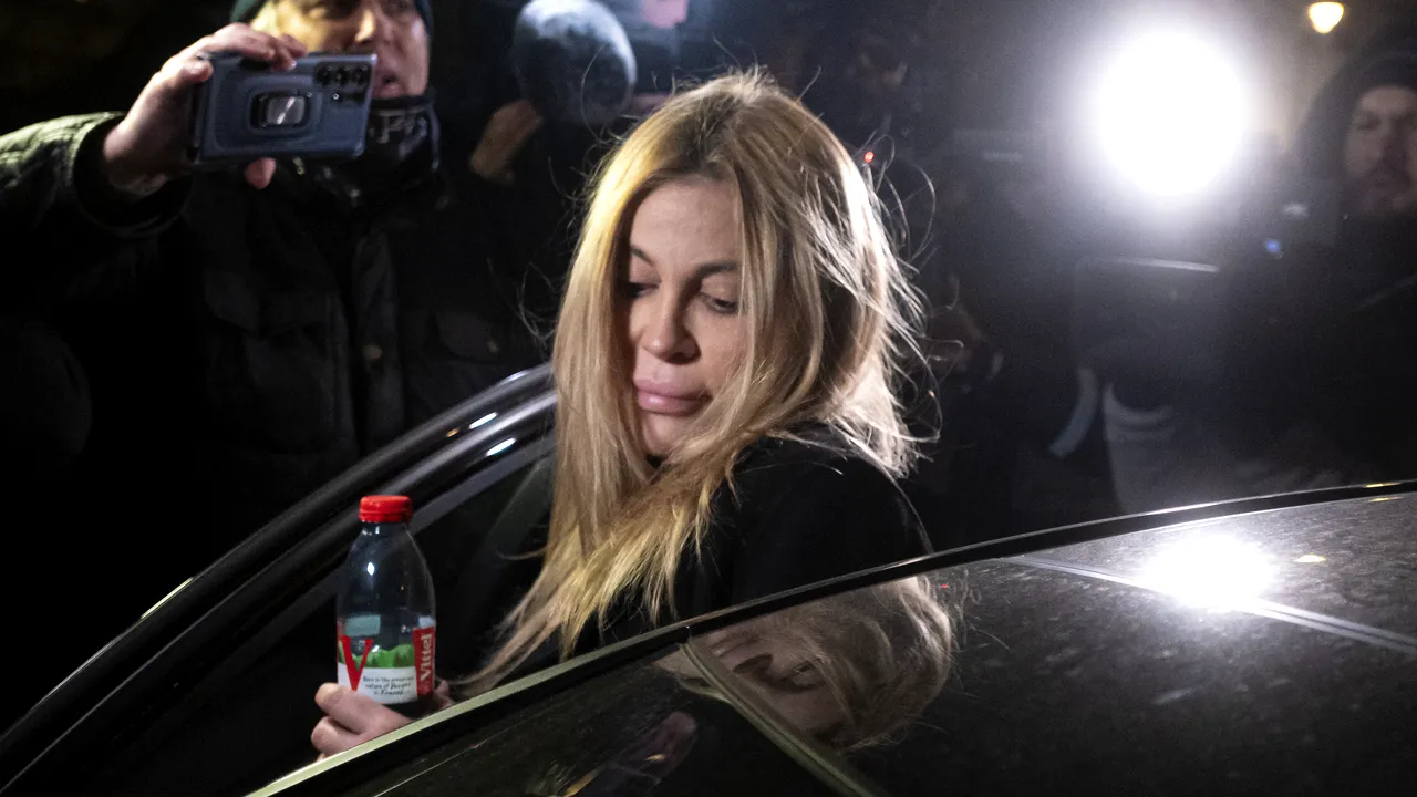 Cazul Nordis: Notarul Andreea Cosma a ieşit de la DIICOT/ Ea şi Ioana Băsescu au fost puse sub acuzare / Laura Vicol şi Vladimir Ciorbă au fost reţinuţi