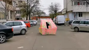 Un tânăr din Buzău a creat „prima izoletă electrică din România”. A folosit-o pentru a-şi lua mâncare