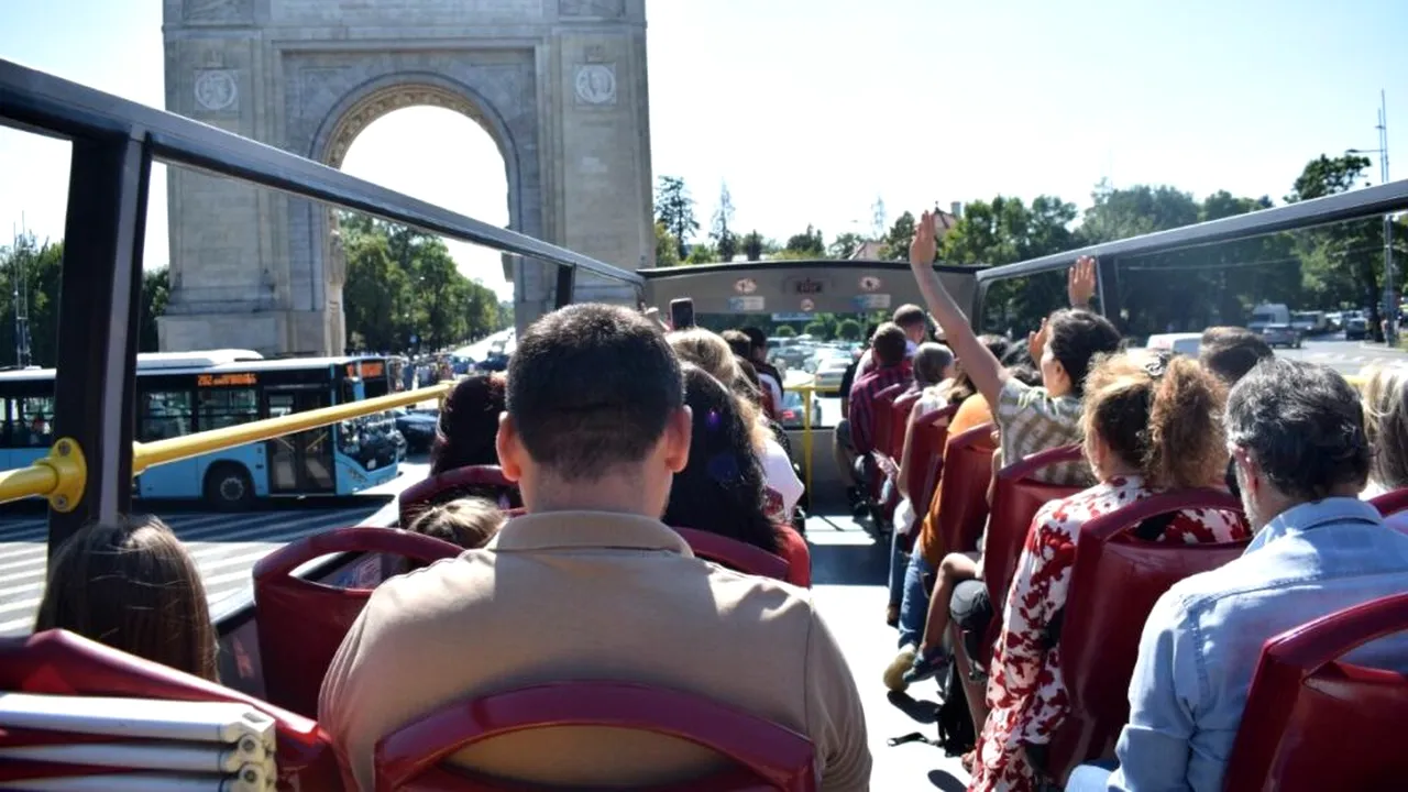 Autobuzele turistice revin în București: cât costă biletul și ce traseu au liniile „Bucharest City Tour”