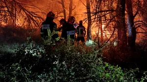 SOCIAL „Frații noștri din România”. Grecii le mulțumesc pompierilor români plecați să lupte cu incendiile de vegetație