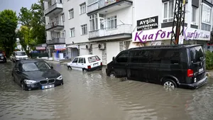 Ankara, sub ape după o ploaie torențială. Meteorologii anunță că ploile continuă