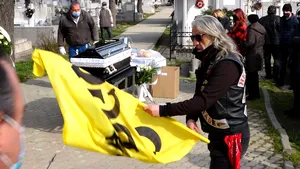 VIDEO | ULTIMUL CONCERT Adi Bărar, liderul trupei Cargo, a fost condus pe ultimul drum de zeci de motociclişti din Timişoara