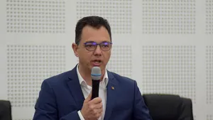 Carantina de noapte în România, o stare de urgenţă mascată. Un senator PSD califică măsurile anti-Covid-19 drept neconstituţionale