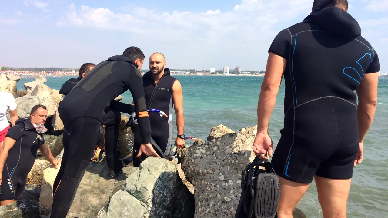 Scafandrii din Constanţa intervin pentru scoaterea trupului unui tânăr dintre stabilopozi - FOTO/VIDEO