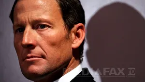 Lui Lance Armstrong nu i s-a permit participarea la o competiţie de nataţie