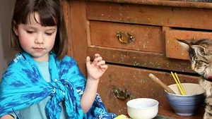 CAZ UIMITOR: Are cinci ani, nu a vorbit niciodată, iar tablourile ei sunt comparate cu cele ale lui Renoir sau Monet - FOTO, VIDEO