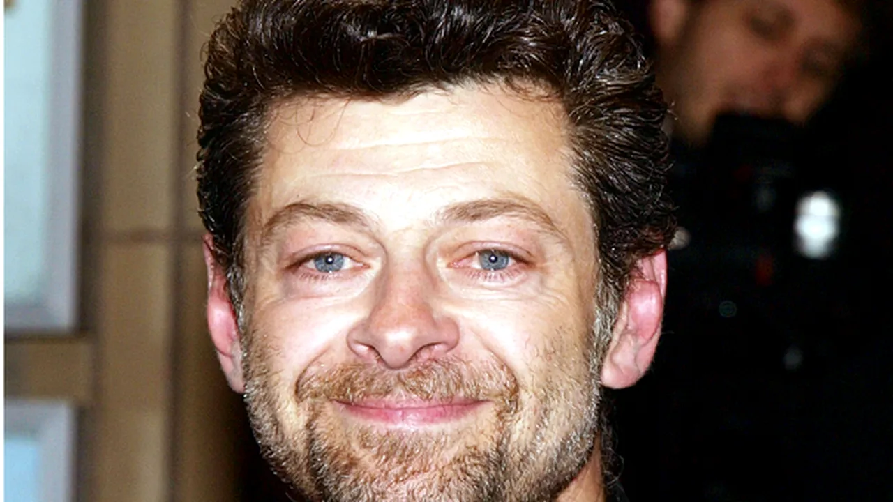 Andy Serkis a strâns aproape 300.000 de lire sterline după ce a citit timp de 11 ore volumul „The Hobbit”
