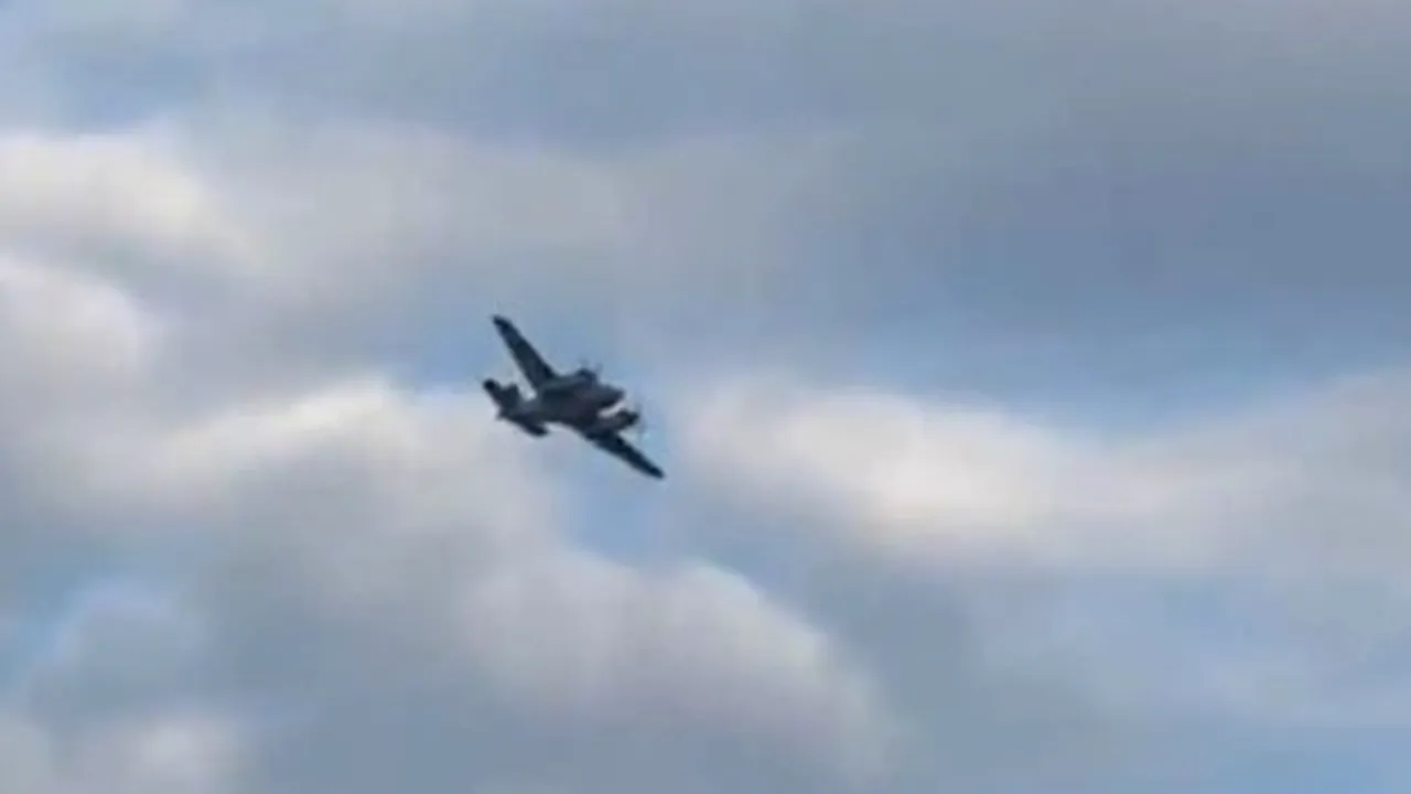 Pilotul unui avion de mici dimensiuni ameninţă că se va prăbuşi peste un complex comercial din SUA