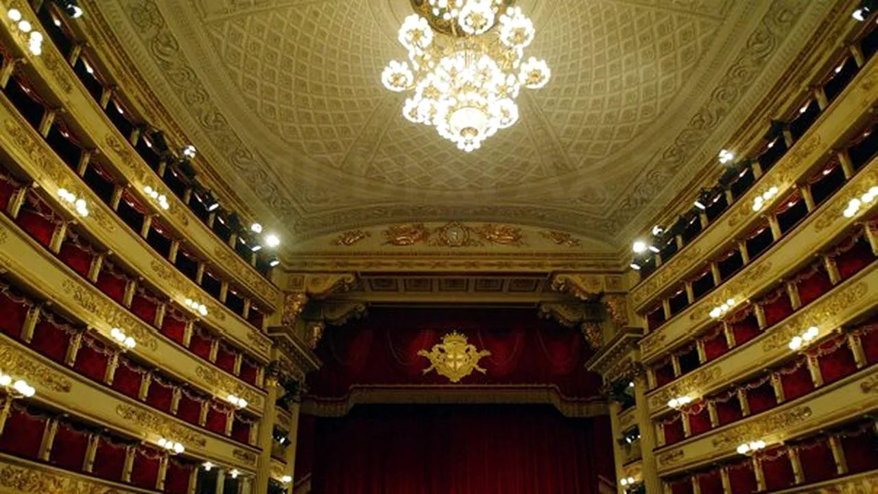 Fără pantaloni scurți și șlapi la operă! Teatrul La Scala din Milano afișează lista cu interdicții vestimentare, după ce a primit plângeri pentru ținutele complet nepotrivite ale unor spectatori