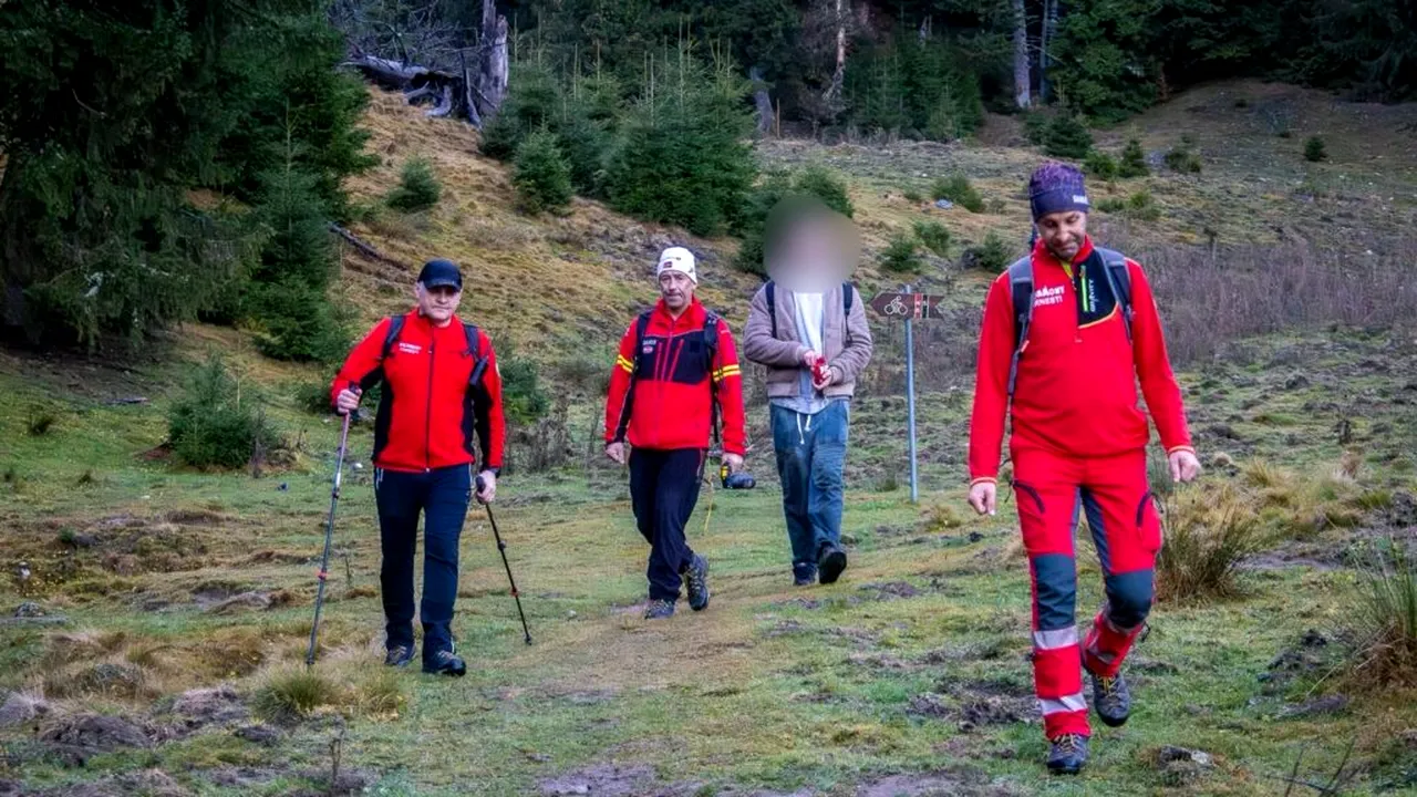 Un turist în adidași a sunat la 112: „Sunt ud și nu mă întorc la refugiu