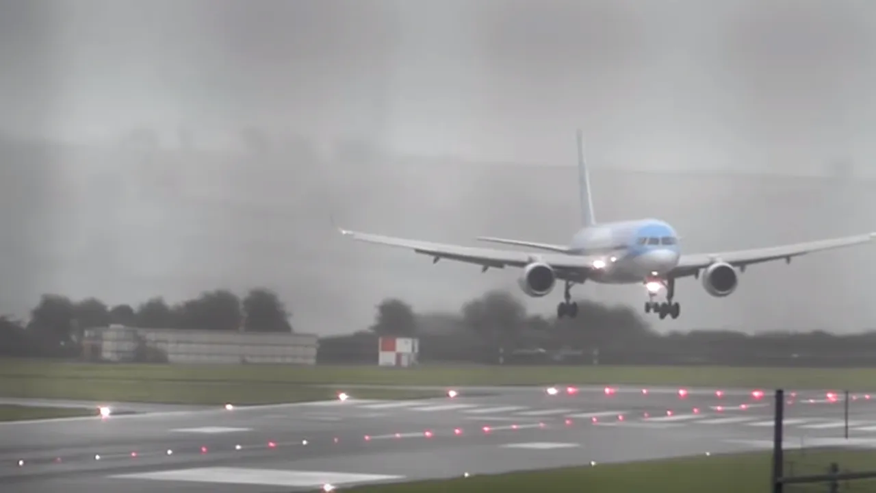 VIDEO Manevra salvatoare făcută de o femeie-pilot care a reuşit să aterizeze 