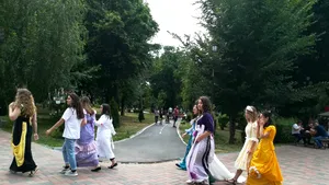 Călătorie în Galaţiul de altădată. Sute de oameni, la plimbare îmbrăcaţi în costume de epocă | GALERIE FOTO, VIDEO